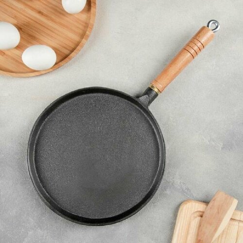 Сковорода блинная чугунная 24 см с антипригарным покрытием и деревянной съемной ручкой 2721₽