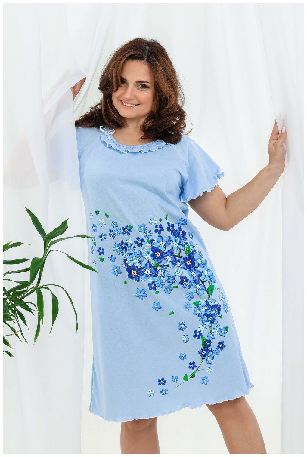 Женская ночная сорочка голубого цвета, размер 64 - фотография № 11