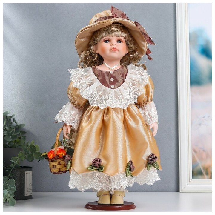 Кукла коллекционная керамика "Вика в золотистом платье с корзиной цветов" 40 см