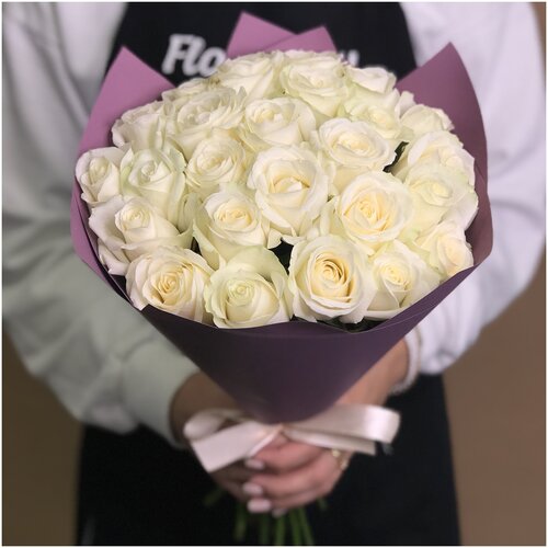 Букет из 25 белых роз (50 см).