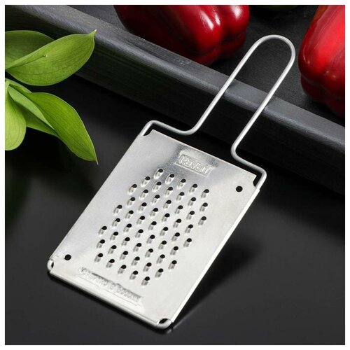 Тёрка плоская для моркови «Помощник», 8,5×20 см