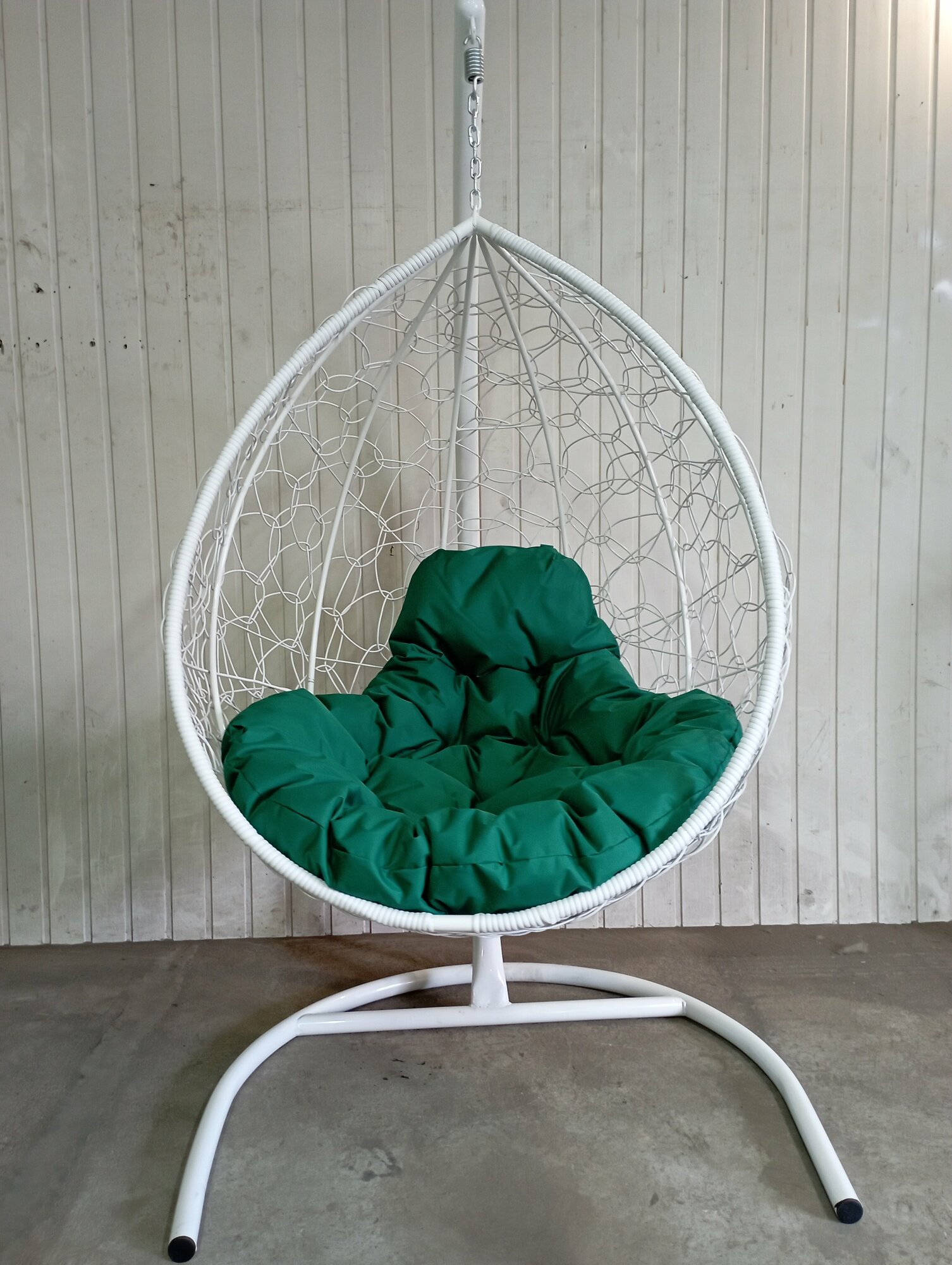 Кресло подвесное "Капля" ротанг белое/зеленое - фотография № 1