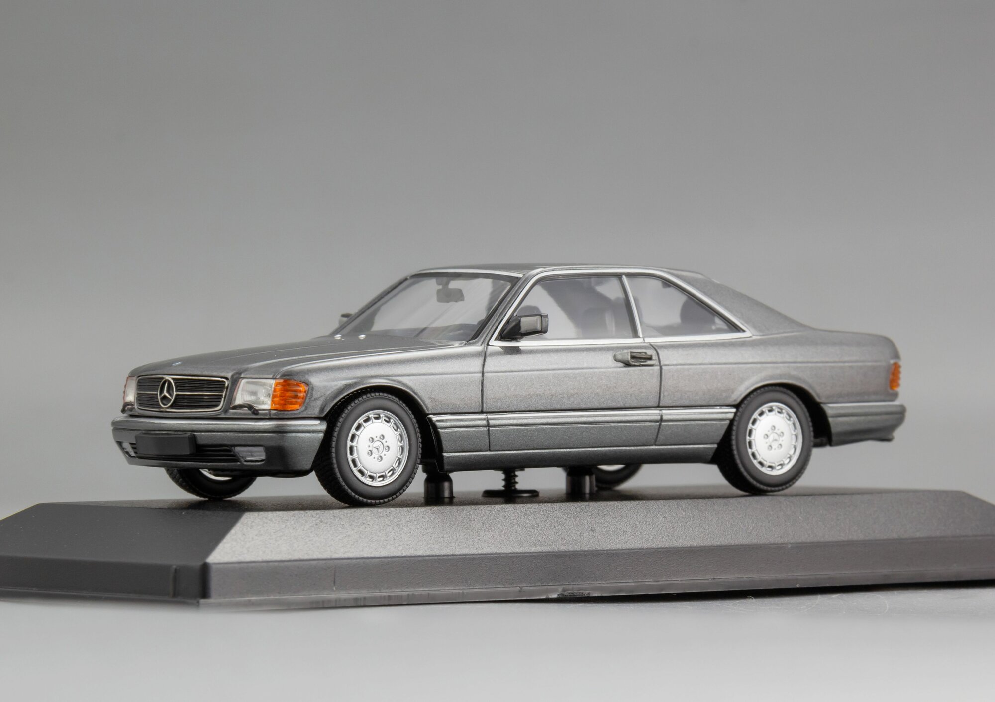 Масштабная модель Mercedes-Benz 560 SEC (C126) - 1980 — фото 1