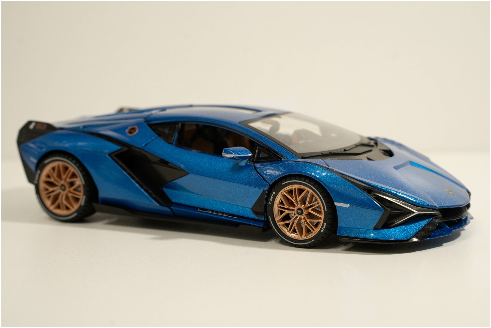  Lamborghini 1:18