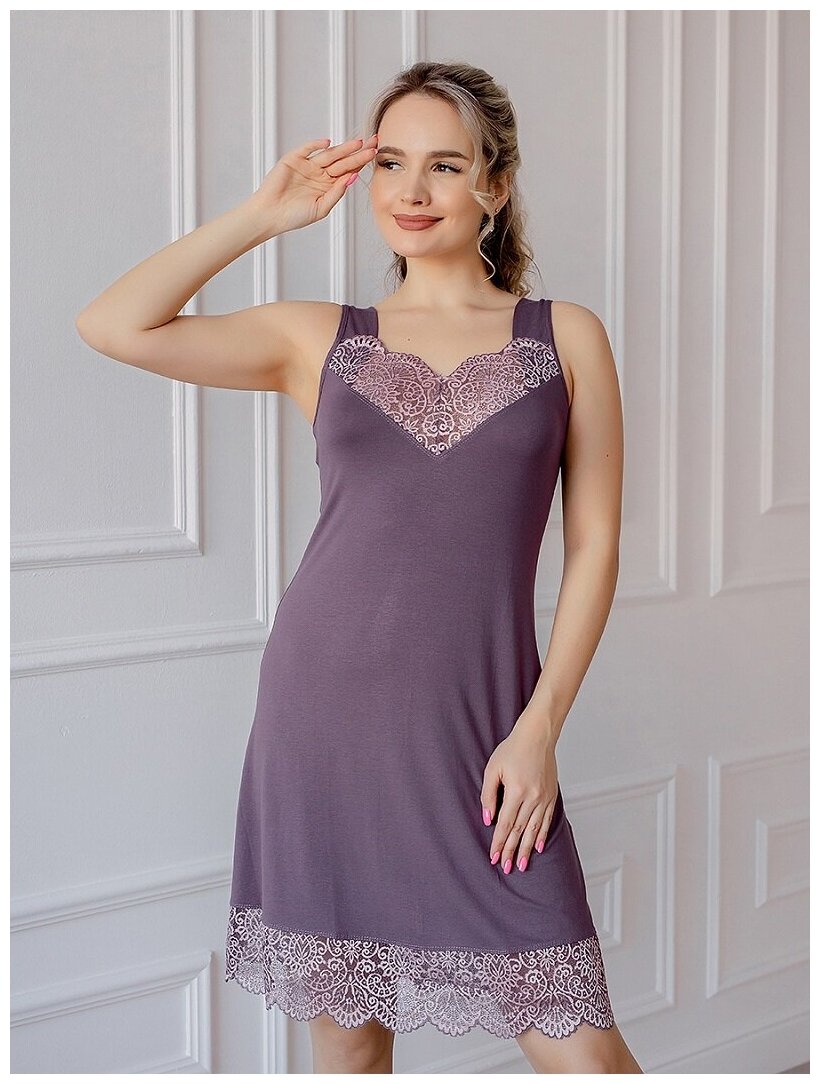 Ночная сорочка женская Елена, вискоза с кружевом, большой размер 52, цвет фиолетовый. Текстильный край. - фотография № 1