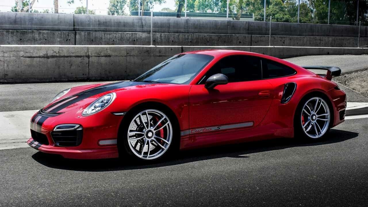 Картина на холсте 60x110 Альянс Лес "Porsche красный Coupe турбо" на подрамнике / интерьер/ декор