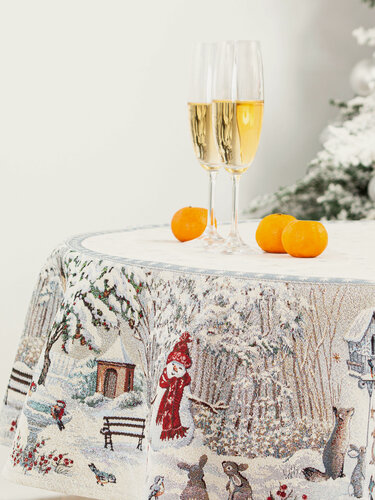 Изображение товара Скатерть круглая Le Gobelin Лесные друзья у кормушки диаметр 140 см