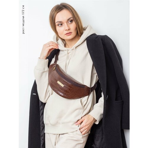 Сумка поясная Constanta Сумка красивая , модная , компактная, фактура под рептилию, коричневый