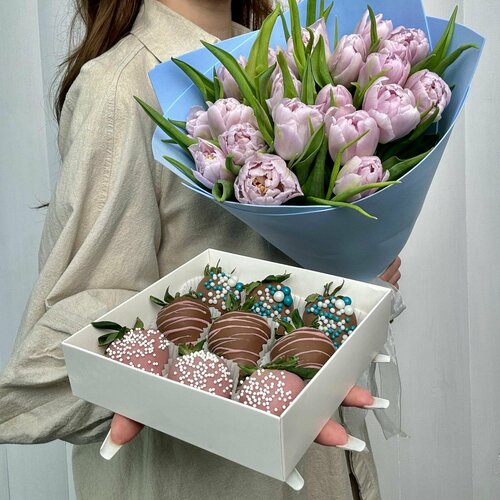 Букет тюльпанов с клубникой в шоколаде Ver Flowers