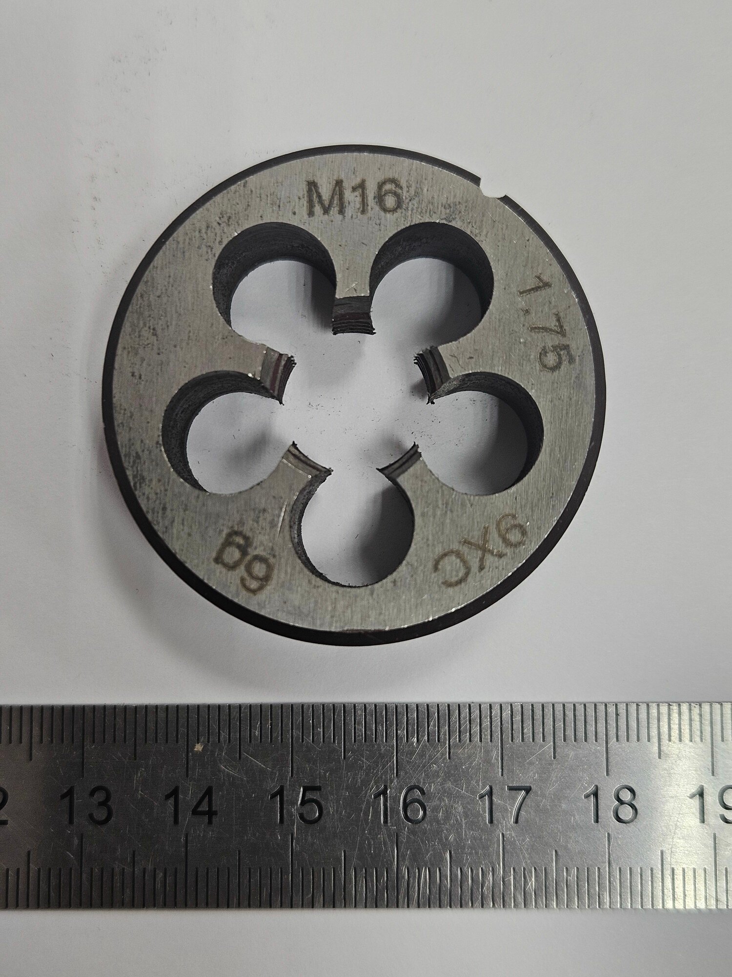 Плашка метрическая М16х1,75