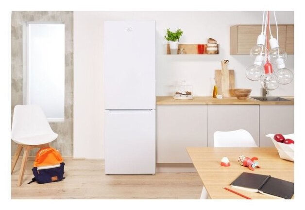 Холодильник Indesit DS 4200 W - фотография № 7