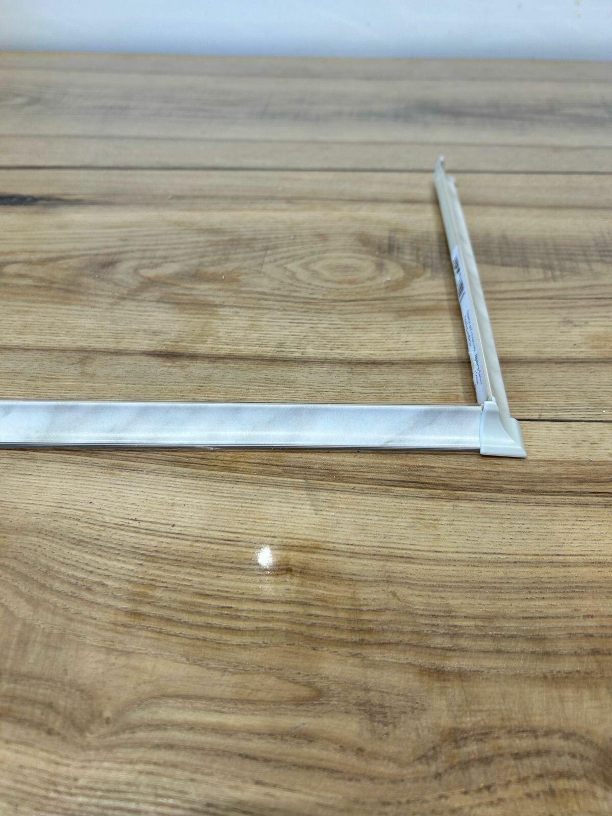 Плинтус для столешницы Korner LB15 цвет белый мрамор 6148 38мм х 24мм