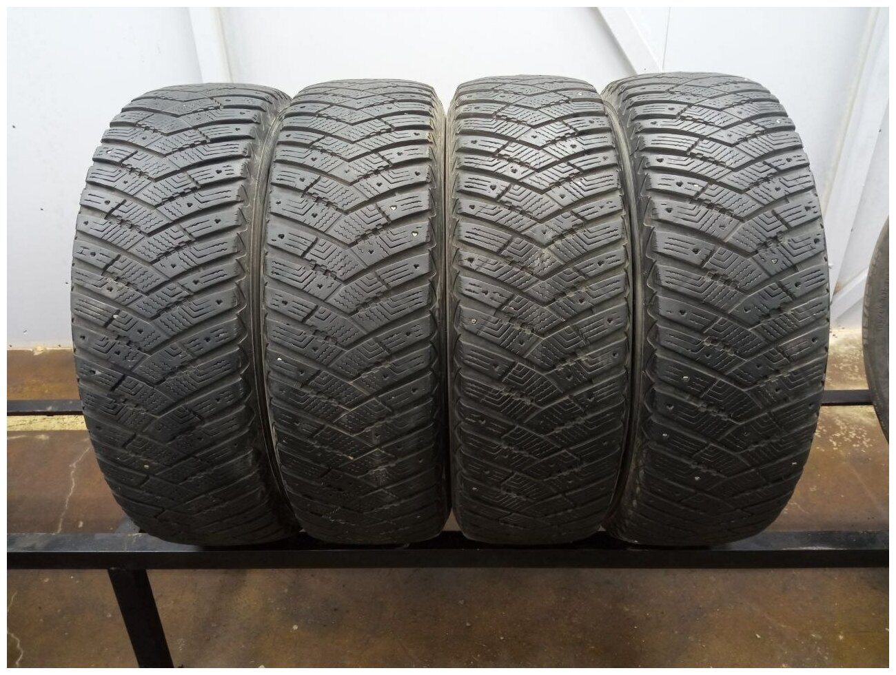 Goodyear UltraGrip Ice Arctic 4х4 SUV 215/65 R17 БУ Шины Зимние