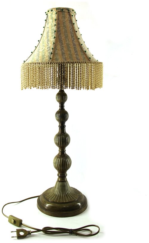Настольная лампа с патиной коричневато-зеленого оттенка