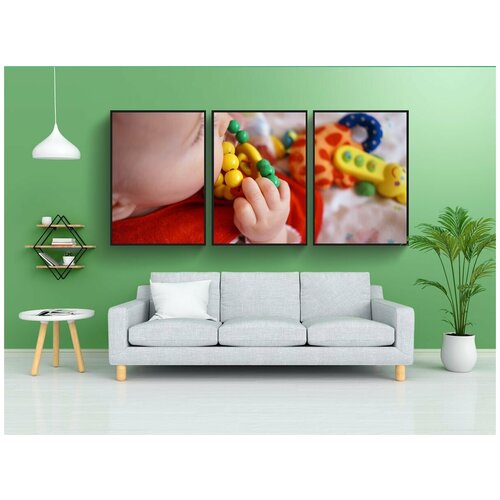 фото Набор модулных постеров для интерьера "baby, рука, ребенок" 60x90 см. в тубусе, без рамки lotsprints