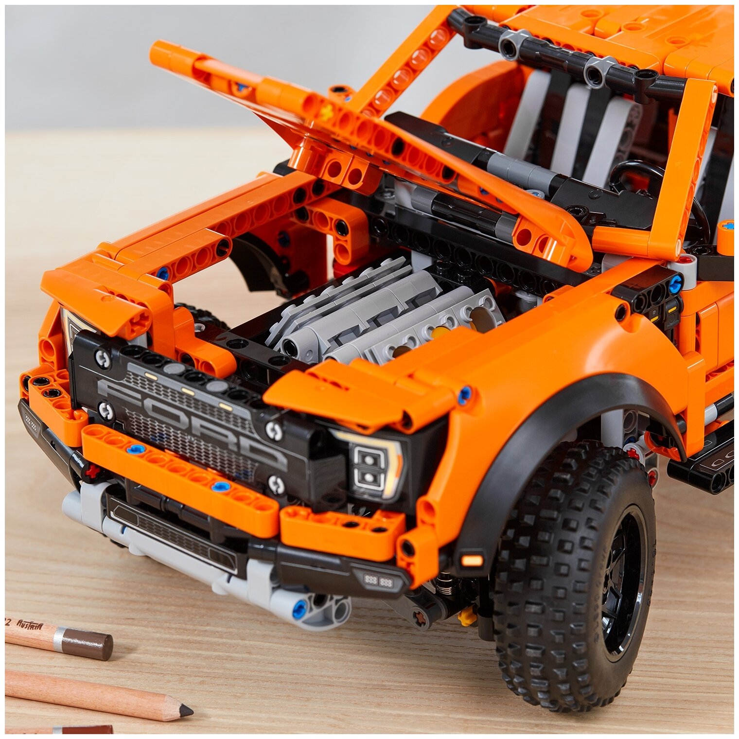 Конструктор Lego Technic Ford F-150 Raptor - фото №9