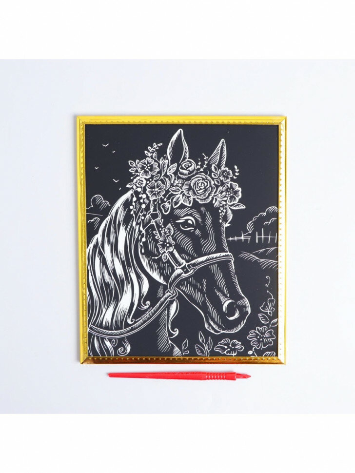 Гравюра в рамке «Лошадь в цветочном венке» с металлическим эффектом «золото» - фотография № 4