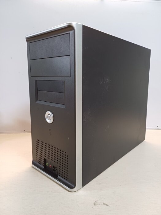 Корпус mATX MiniTower Foxconn TW082