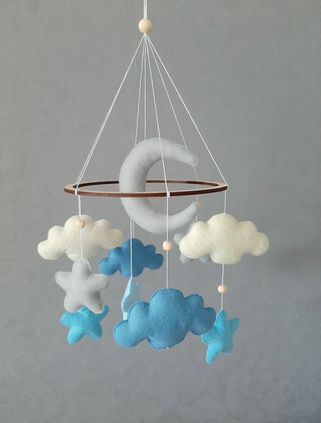 Мобиль на кроватку для новорожденных из фетра ручной работы Cloud Dreams