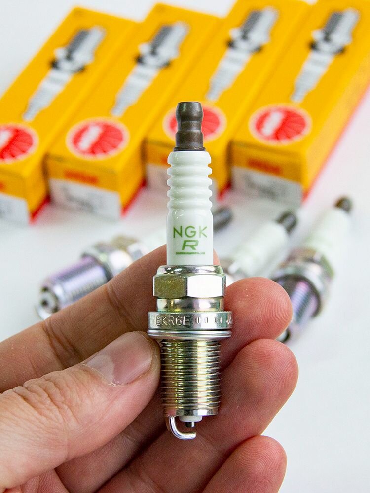Свечи зажигания NGK BKR6E-11 комплект 4шт для ВАЗ 8кл, ВАЗ 16 кл Шевроле Авео, Лачети, Дэу Нексия, Ланос, Хонда, Киа — фото 1