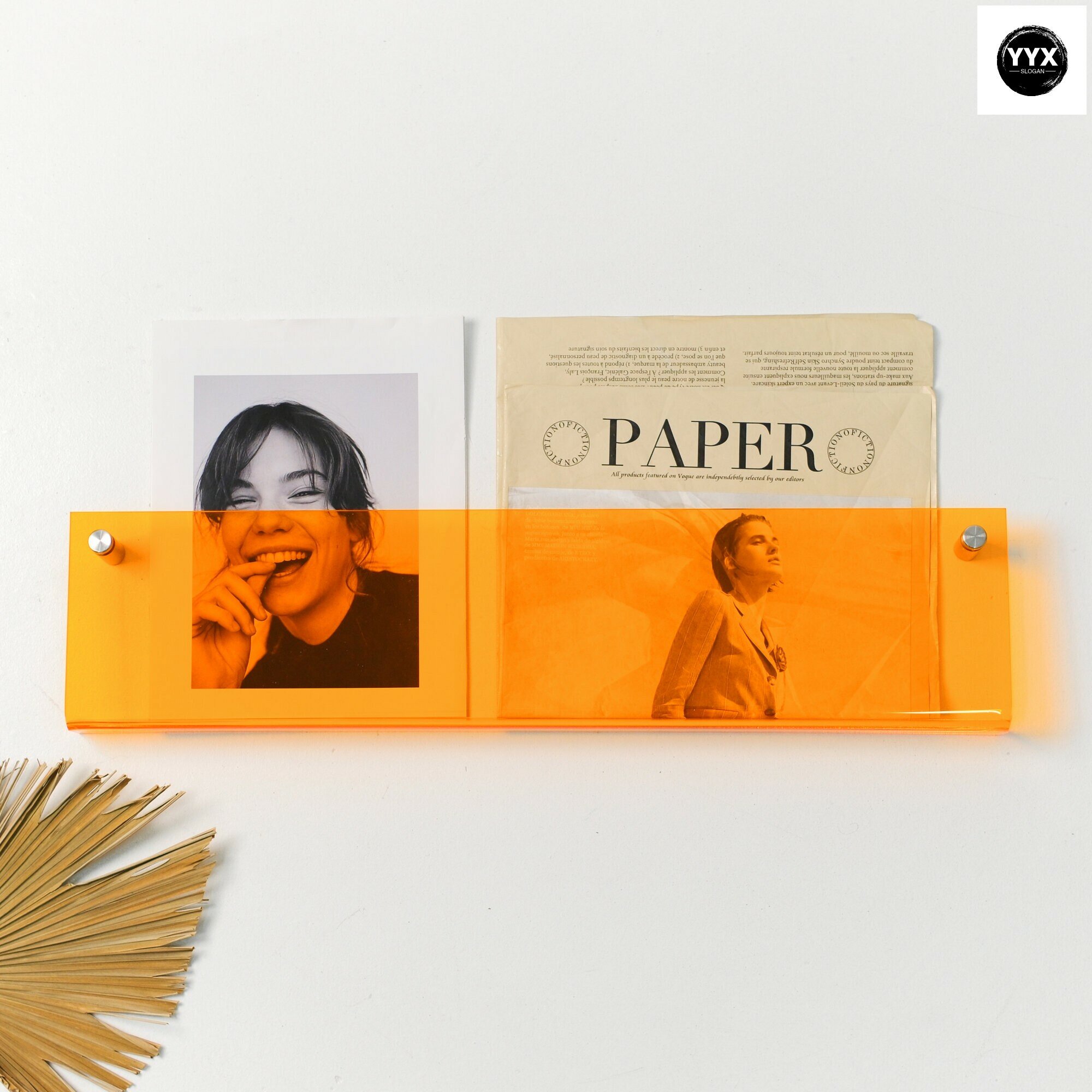 Прозрачная настенная полочка оранжевая стеклянная 