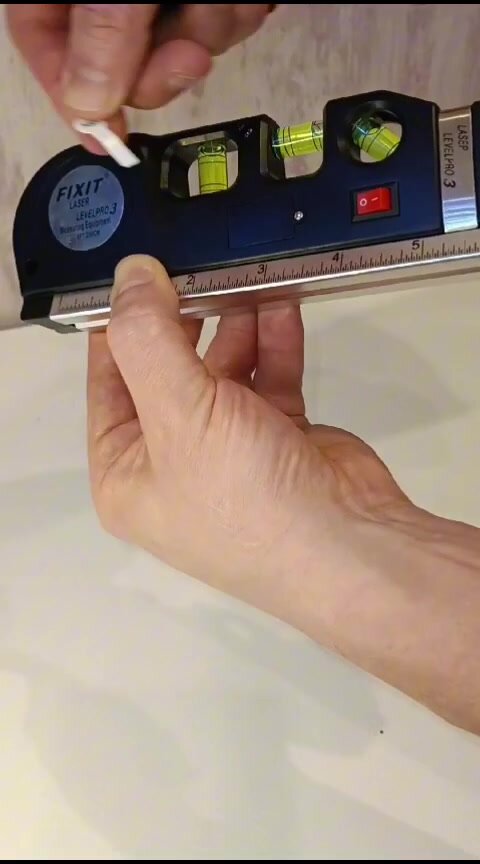 Многофункциональный лазерный уровень с линейкой и рулеткой 2,5 м Laser Level Pro 3 — фото 1