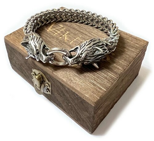 Браслет Мужской браслет с волками в подарочном футляре, размер 21 см, серебряный