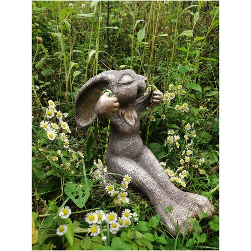 Садовая фигура - Зайчик на качелях, цвет бронза. Фигуры для сада. Фигуры для дома. Символ 2023. Подарок на любой праздник.