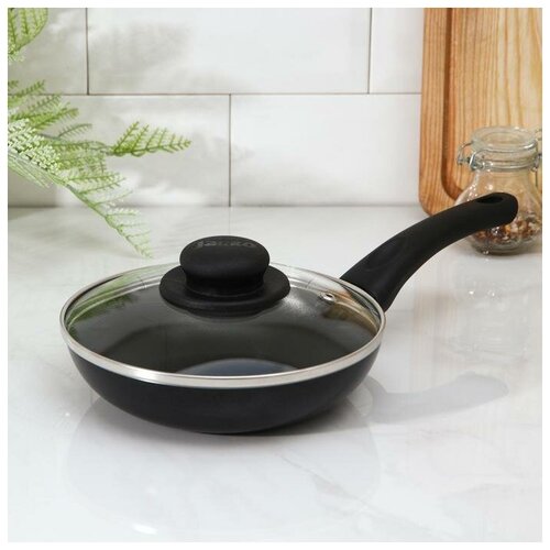 Сковорода Lite d 18 см пластиковая ручка стеклянная крышка антипригарное покрытие цвет чёрный 1623₽