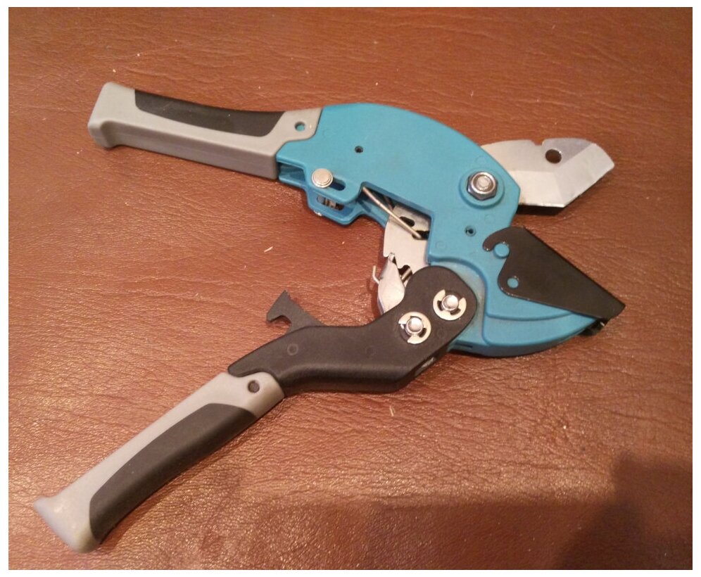 Ножницы для резки изделий из ПВХ, D до 36 мм, 2-компонентные рукоятки, рабочий столик// Gross 78420 . - фотография № 6