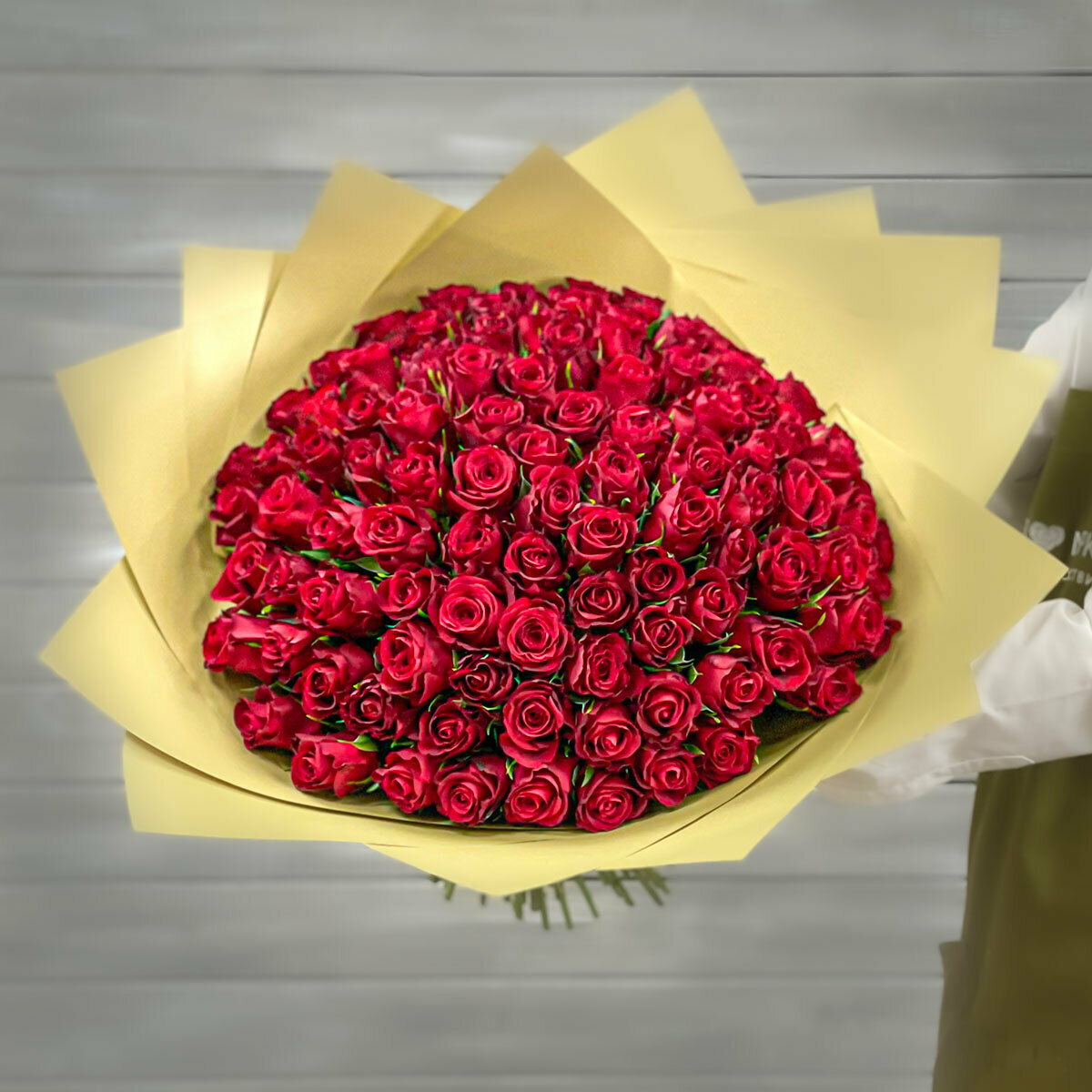 Букет из 101 красной розы 40 см в упаковке Д