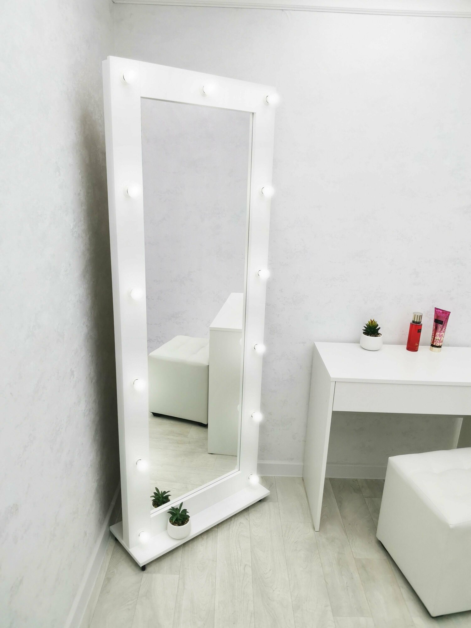 Гримерное зеркало GM Mirror 70см х 185см белый 13 ламп / косметическое зеркало