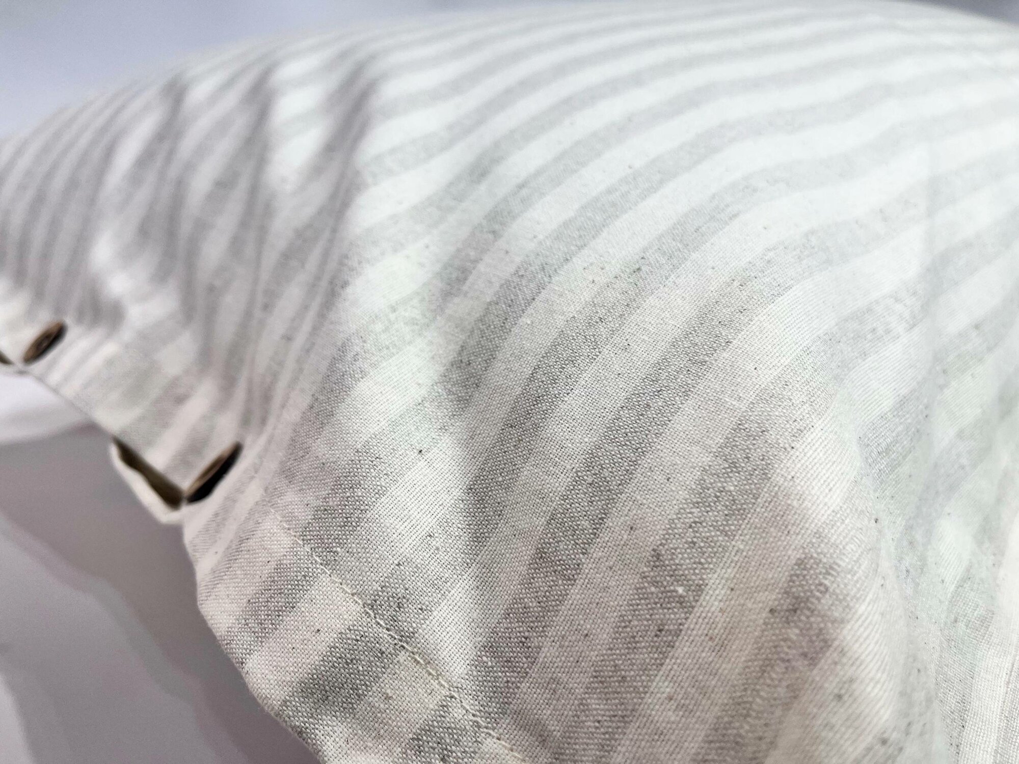 50х70 Наволочка льняная с серой полосой на пуговицах Linen Наволочка из льна на пуговицах 50х70 — фото 1