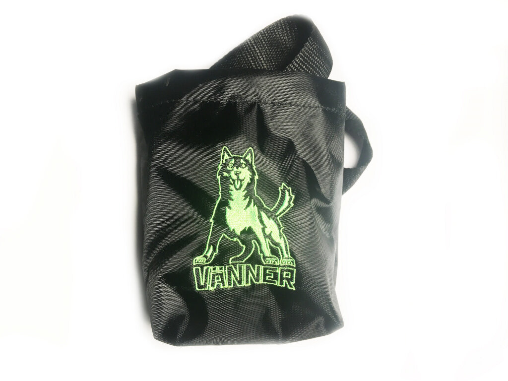 Сумочка для лакомства Vanner черная с салатовой вышивкой