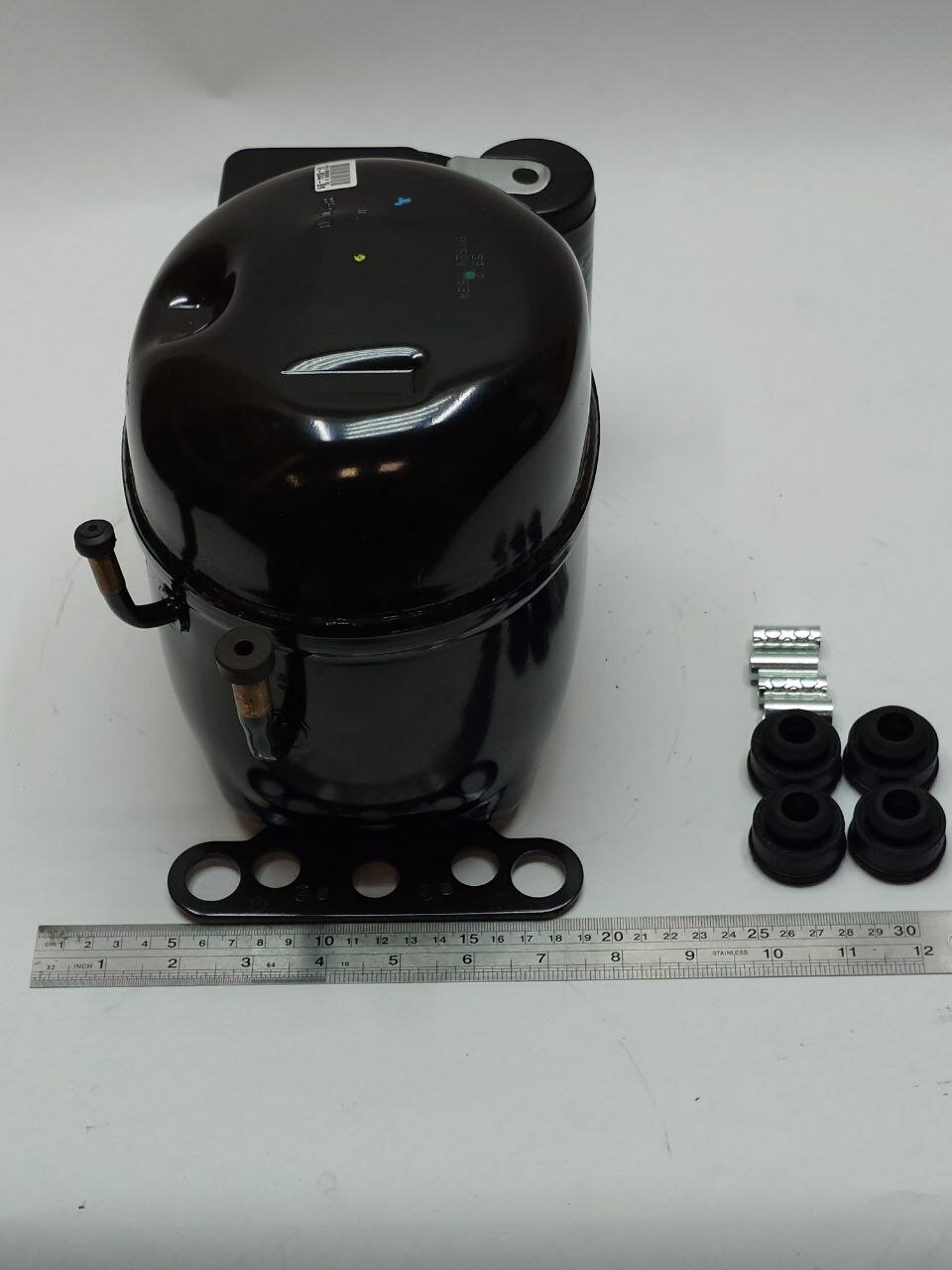 Компрессор Tecumseh AE4460Z-FZ1С (R404a высокотемпературный 1656 Вт при То=72 град. Тк=54.4 град.)