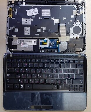 Клавиатура для ноутбука Samsung NF210 черная верхняя панель в сборе (черная)