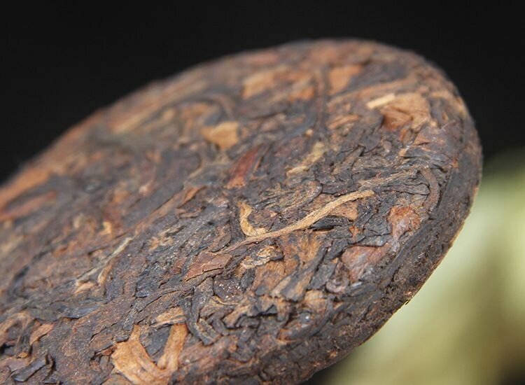Чай пуэр выдержанный Мэнхай Древний ствол дерева Cangripe 50 грамм маленький блин 19 года - фотография № 5