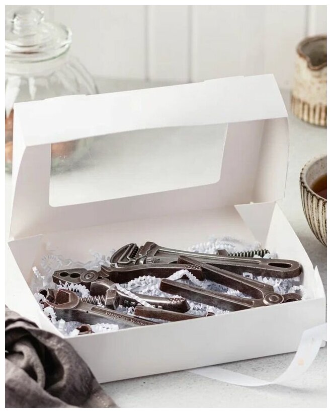 Подарочный набор Berry Compliment для мужчин "Инструменты из темного бельгийского шоколада", 150 г
