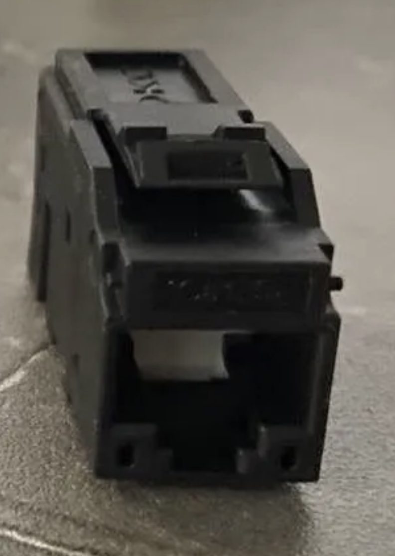 Разъем RJ45 XJY-NE132B CAT5E черного цвета