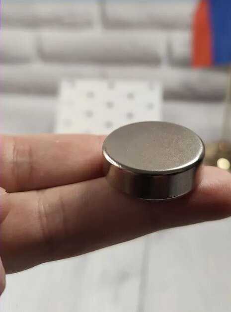 Неодимовый магнит диск 30х10 N52 мощный, сильный, бытовой - фотография № 2