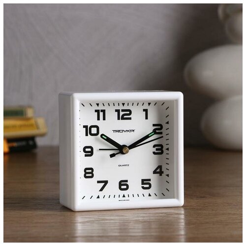 Тройка Будильник, 9 х 9 см, белый