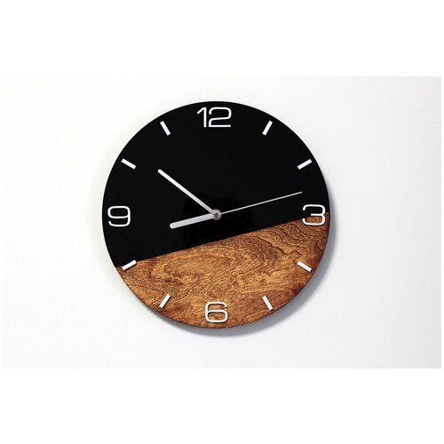 Чёрные круглые настенные часы из акрила и дерева в стиле эко
