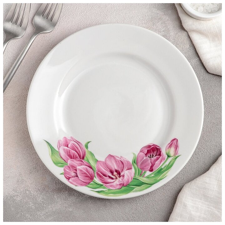 Тарелка мелкая "Розовые тюльпаны", d 20 см, плоская, фарфор.