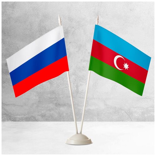 настольные флаги россии и азербайджана на пластиковой белой подставке Настольные флаги России и Азербайджана на пластиковой белой подставке