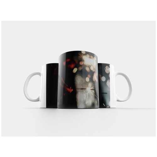 фото Кружка "боке, фейерверк, рука" 320 мл lotsprints