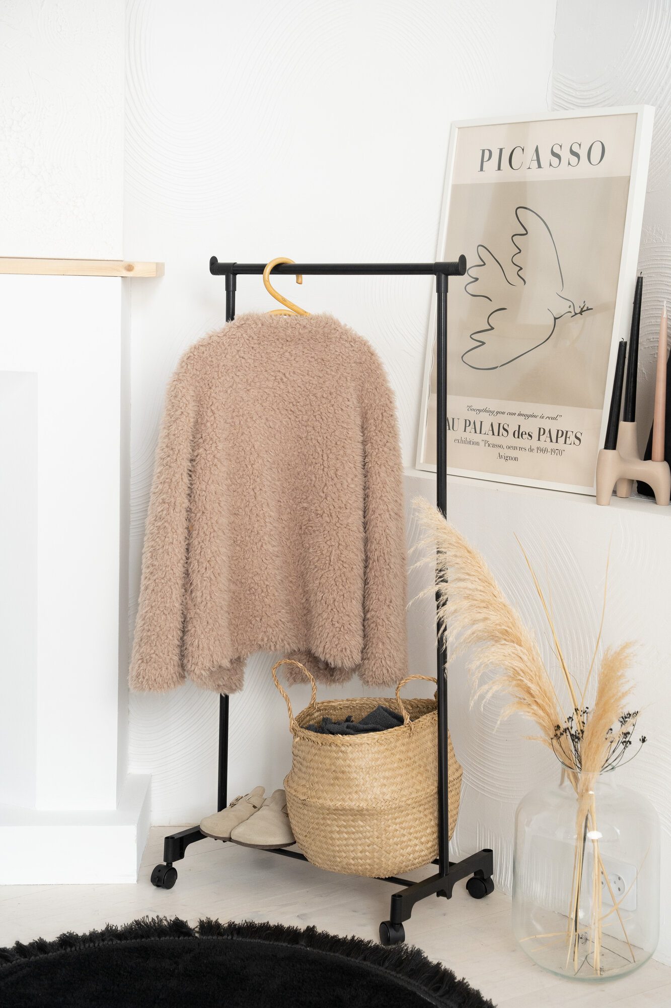 Вешалка напольная чёрная, максимальная нагрузка не более 15 кг. Размер 60х35х130 см, цвет черный. — фото 1