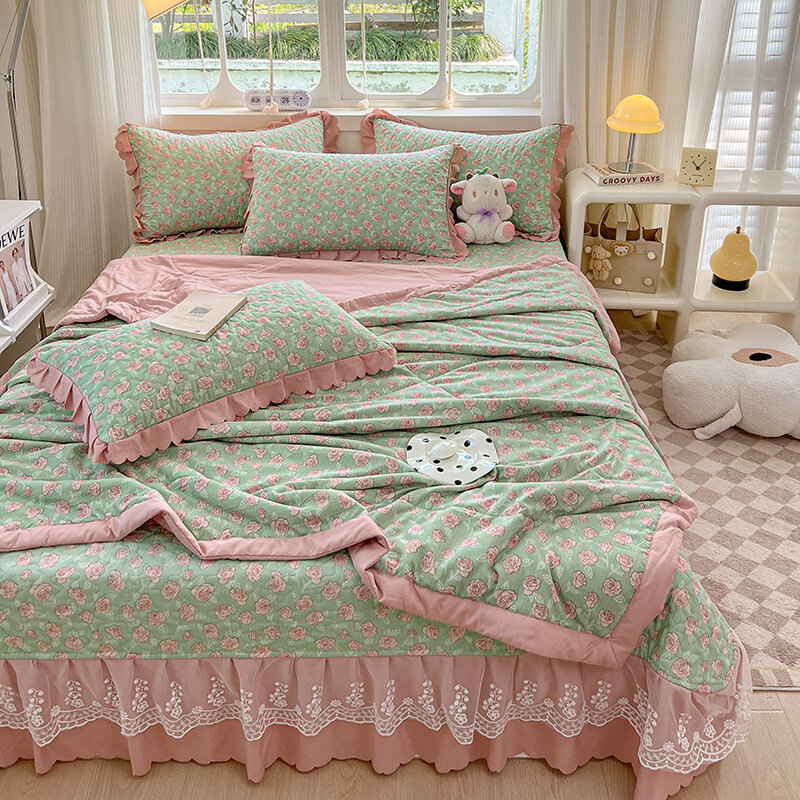 фото Покрывало "Розовая роза", 230x260 см, стеганое, кружевное