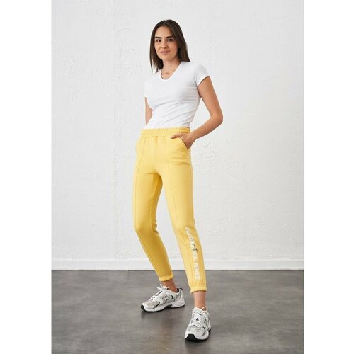 Беговые брюки Relax Mode, карманы, размер 48, желтый