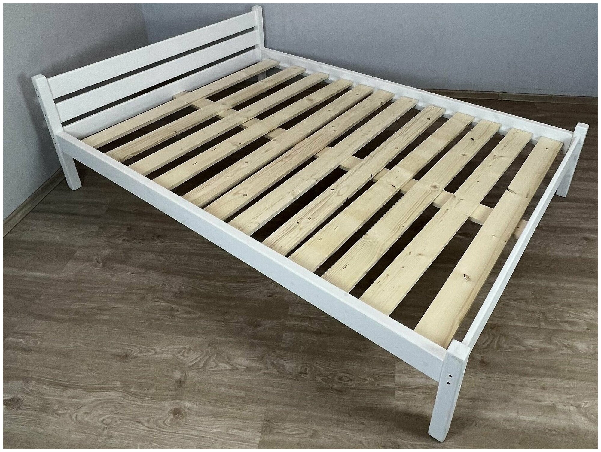 Кровать двуспальная Классика из массива сосны с основанием 200х140см (габариты 210х150), цвет белый