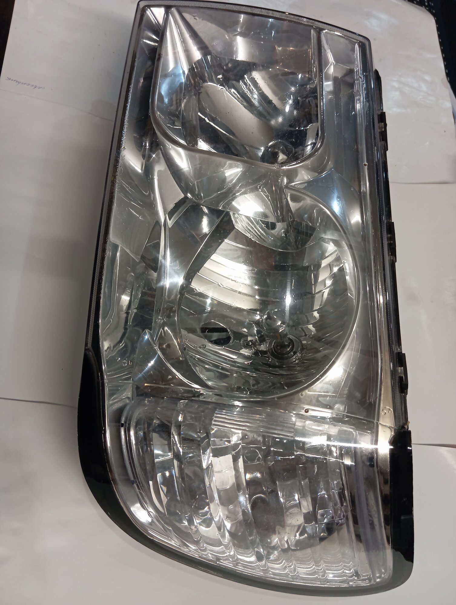 Тайота лендкрузер 100. фара правая. тюнинговая DEPO. отломаны уши